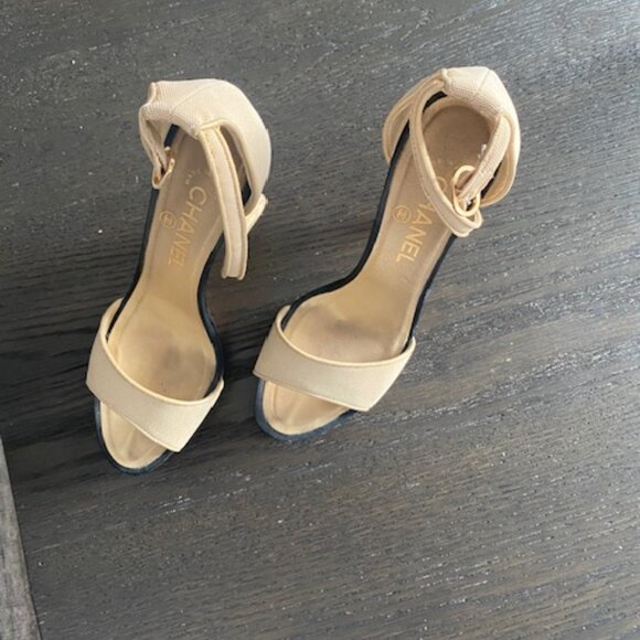 CHANEL Tan and Black High Heels - Picture 2 of 3